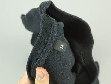 czarne t shirty w serek damskie: T-shirt damski, rozmiar M — 4