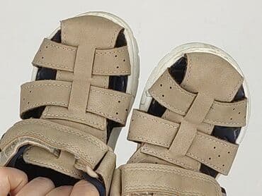 koszulki z dekoltem w szpic: Sandałki 23, Używany — 5