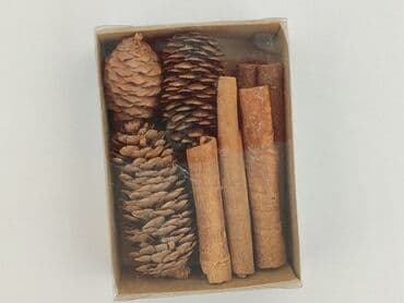 Zestaw dekoracyjny "Natural Mix" zawiera szyszki i laski cynamonu