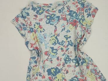 44 t shirts: Women`s T-shirt, size L — 1