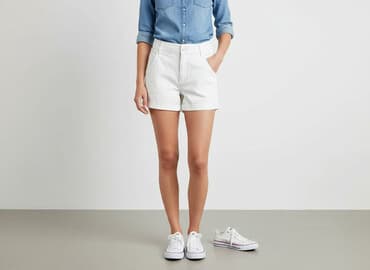 białe krótkie spodenki: H&M, Szorty damskie, rozmiar M — 1