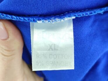 Ubrania damskie: T-shirt damski, rozmiar XL — 5