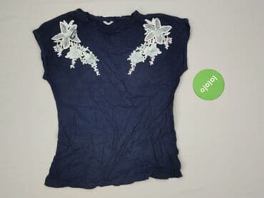 białe t shirty z czerwonem napisem: T-shirt damski, rozmiar One size — 2