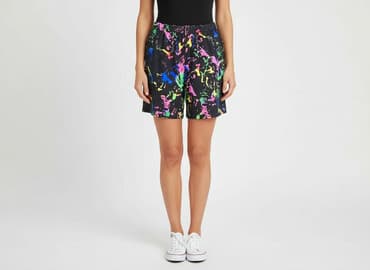 biala koszula i kolarki: Szorty damskie, rozmiar M — 1