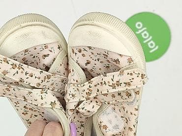 pull and bear szorty: Trampki 24, Używany — 5