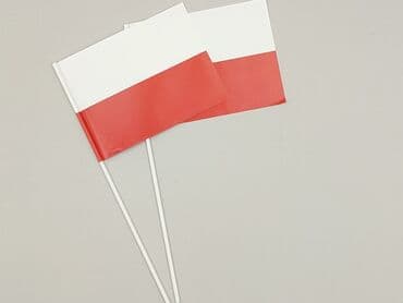 Inny wystrój domu: Dwie używane flagi Polski. Idealne do dekoracji na uroczystości