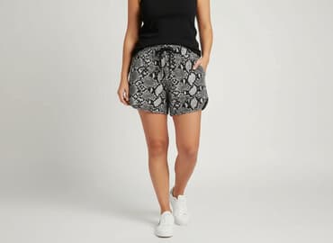 krótkie spodenki z lajkry: Szorty damskie, rozmiar XL — 7