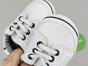 kurtki w biedronce: Buciki niemowlęce, Primark, 15 i mniejsze, stan - Idealny — 6