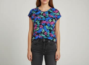 duże bluzki: T-shirt damski, rozmiar M — 1