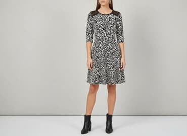 czarną sukienka z białym kołnierzykiem h m: H&M, Sukienka damska, rozmiar M — 1