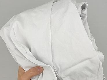 jeansy modelujące: Białe damskie spodnie z wiązaniem w pasie i aplikacją kwiatu - Krój — 5