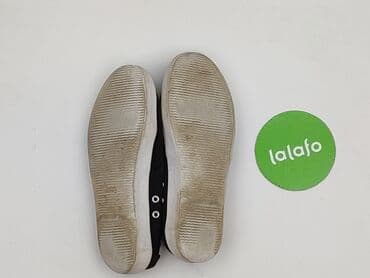 czarna sukienka i białe trampki: H&M, Trampki damskie, rozmiar 39 — 3