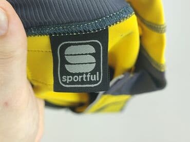 Ubrania męskie: T-shirt sportowy dla mężczyzn, rozmiar L — 4