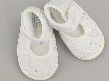 sukienka dla niemowlaka na wesele: Buciki niemowlęce, 15 i mniejsze, stan - Bardzo dobry — 1