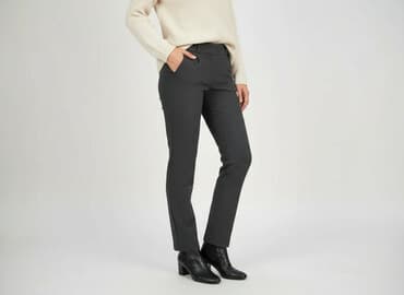 strona z używanymi ubraniami: Material trousers for women, size S — 1