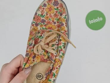 czarna sukienka i białe trampki: Trampki damskie, rozmiar 40 — 9