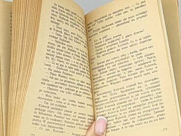 Książki: Książka, gatunek - Powieść, stan - Bardzo dobry — 3