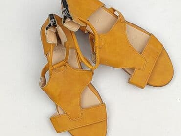 crocs: Босоніжки жіночі, розмір 40 — 1