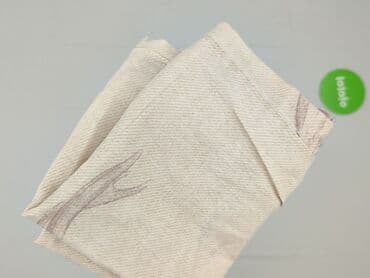 Pillowcases: Obrus w odcieniu beżu z nadrukiem przedstawiającym głowy jeleni. Wzór — 4