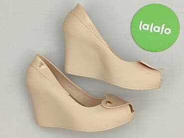 hello kitty klapki: Sandały damskie, 38 — 4