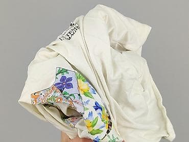 pull and bear serenada: Stradivarius, T-shirt damski, rozmiar S — 5