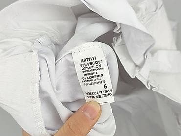 jeansy modelujące: Białe damskie spodnie z wiązaniem w pasie i aplikacją kwiatu - Krój — 4