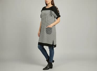 biała bluzka w czarne paski: Sukienka damska, rozmiar L — 1