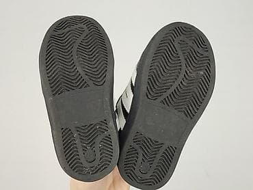 ubrania ca: Buty sportowe 23, Używany — 4