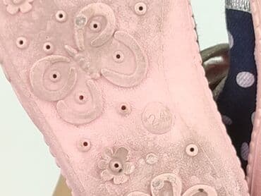 Kids' Footwear: Slippers 24, Used — 5