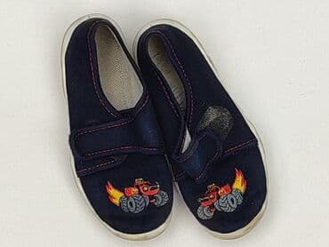 lekkie buty dziecięce: Slippers 27, Used — 2