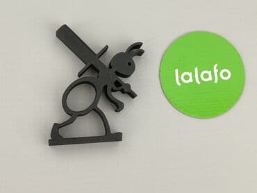 obrus tablecloth: Dekoracyjny stojak/uchwyt w kształcie zająca niosącego gitarę – czarny — 2