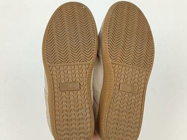 czarna sukienka i białe trampki: Sneakersy damskie, rozmiar 39 — 5