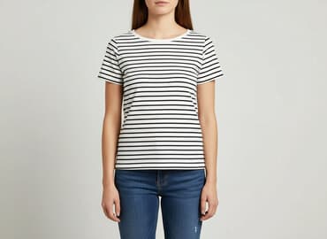 klasyczny t shirt damski: Women`s T-shirt, size S — 1