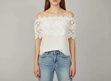 biala bluzka na jedno ramie: Bluzka damska, rozmiar S — 1