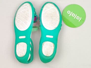дешеве жіноче взуття: Crocs, Sandały damskie, 39, stan - Idealny — 4