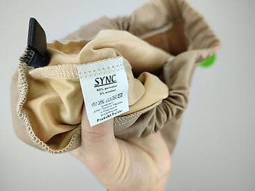 p b bluzy: Damskie spodnie jogger z eko‑skóry Flawless - Kolor: beżowy (ciepły — 5