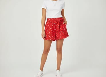 obcisłe krótkie spodenki: Shorts for women, size M — 1