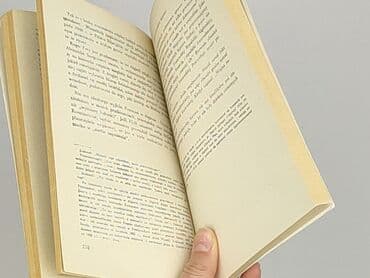 Książki: Książka, gatunek - Literatura faktu, stan - Bardzo dobry — 3