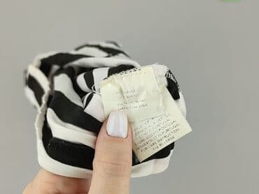 czarne t shirty damskie w serek: T-shirt damski, rozmiar S — 5