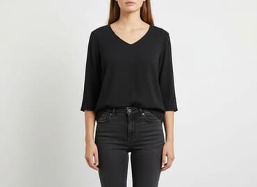 czarne t shirty damskie w serek: Bluzka damska, rozmiar M — 6