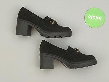 kozaki na platformie ccc: Czarne mokasyny damskie na słupku - Model: mokasyny z ozdobną — 3