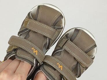 bialy top reserved: Sandałki 22, Używany — 6