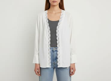 biała koszula damska z aplikacją: Жіноча блуза, розмір M на lalafo.pl — 1 biała koszula damska z aplikacją: Жіноча блуза, розмір M — 1