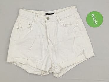krótkie spodenki i nogi z cellulitem: Bershka, Szorty damskie, M — 2