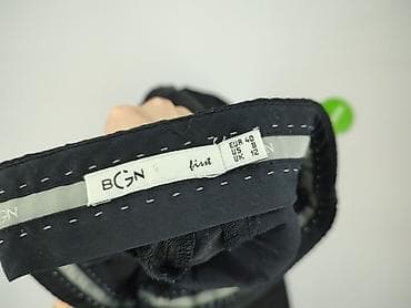 czarne cargo pull and bear: Spodnie materiałowe damskie, rozmiar L — 4