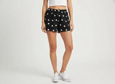 krótkie spodenki z kieszeniami: Szorty damskie, rozmiar XS — 8