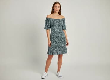 najmodniejsze sukienki dla puszystych: Sukienka damska, rozmiar S — 5