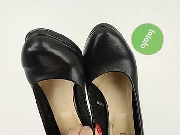 crocs: Flat shoes for women, size 38 — 7