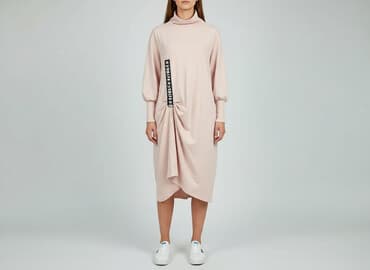 sukienka maskująca brzuch i biodra: Sukienka damska, rozmiar S — 1