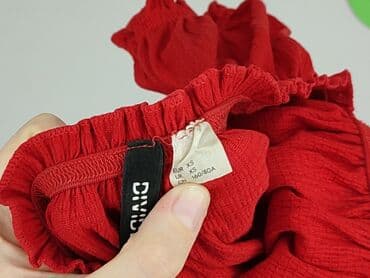 piękne czerwone sukienki na wesele: Divided, Bluzka damska, rozmiar XS — 4